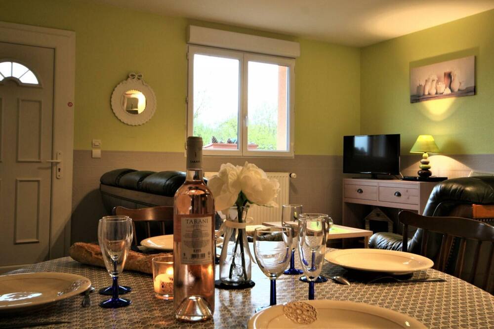 Photo of Livingroom in Authieux-Ratieville