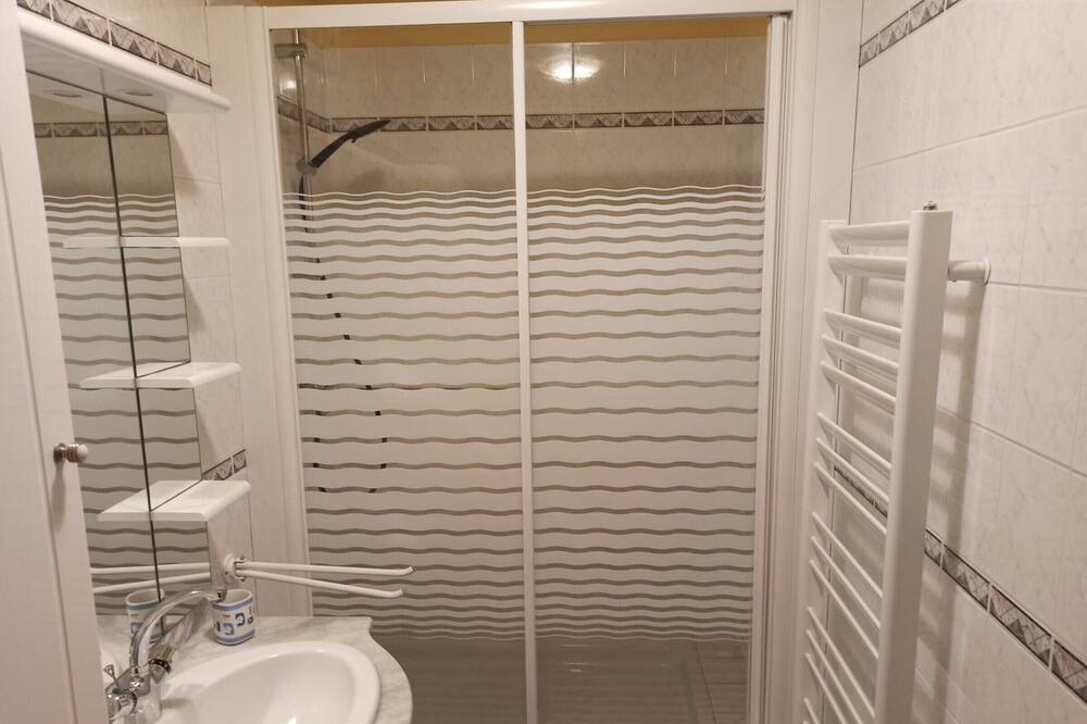 Photo of Bathroom in Authieux-Ratieville