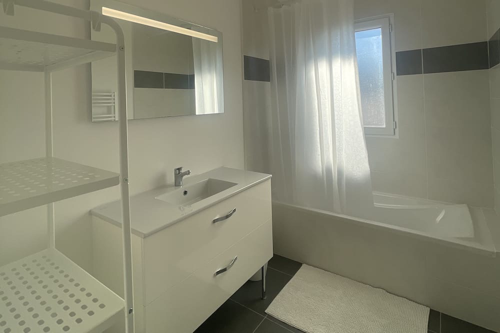 Photo of Bathroom in Plage de la Garonnette