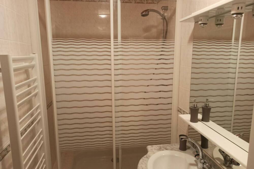 Photo of Bathroom in Authieux-Ratieville
