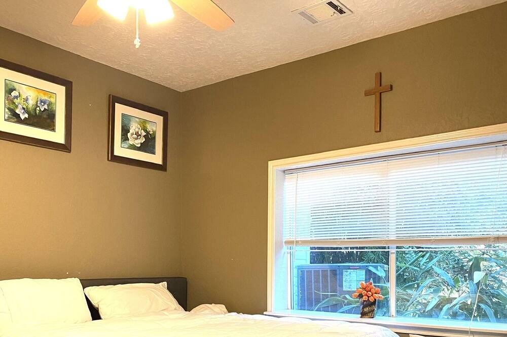Photo of Bedroom in Montgomery