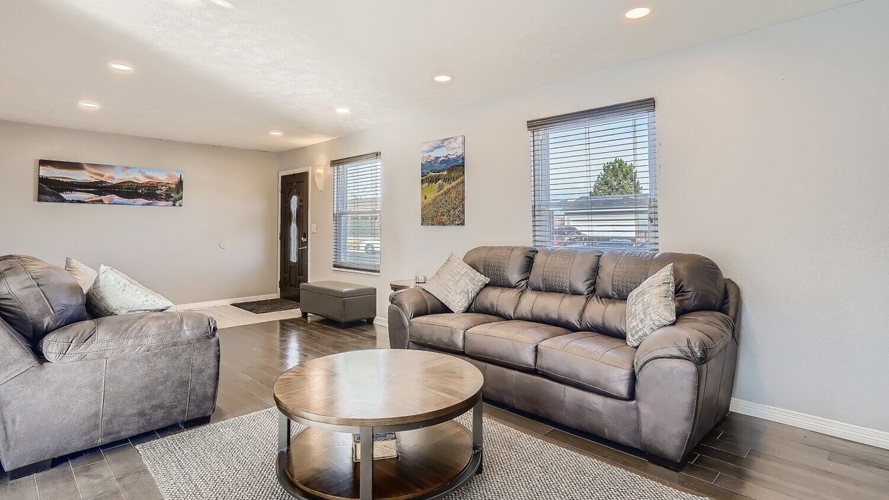 Photo of Livingroom in Walnut Grove