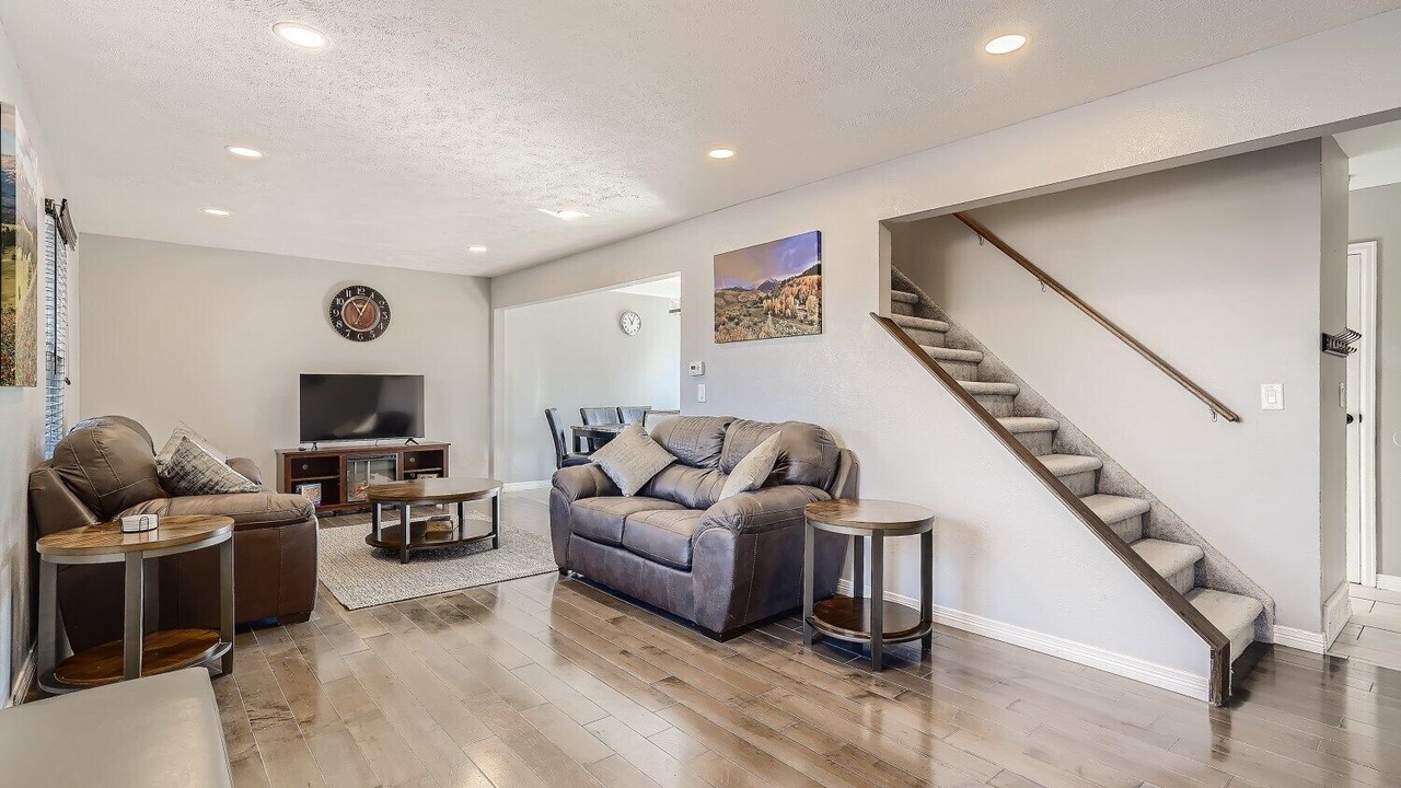 Photo of Livingroom in Walnut Grove