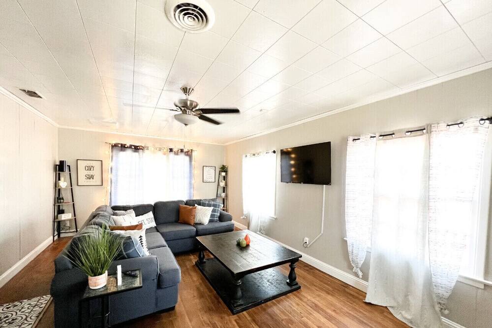 Photo of Livingroom in Heart of Lubbock