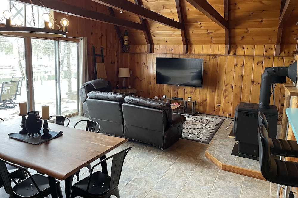 Photo of Livingroom in Alanson
