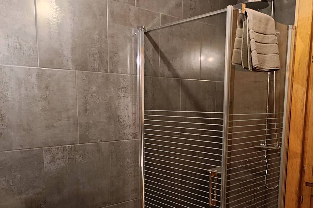 Photo of Bathroom in Besain