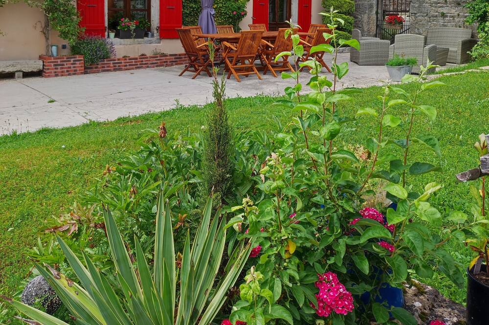 Photo of Outdoor in Besain