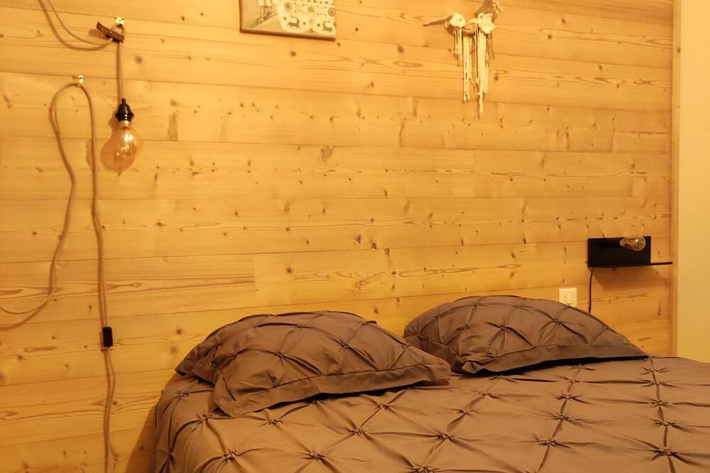 Photo of Bedroom in Besain
