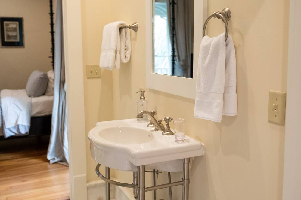 Photo of Bathroom in Gonzales