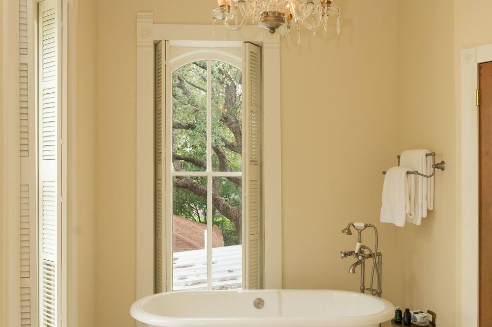 Photo of Bathroom in Gonzales
