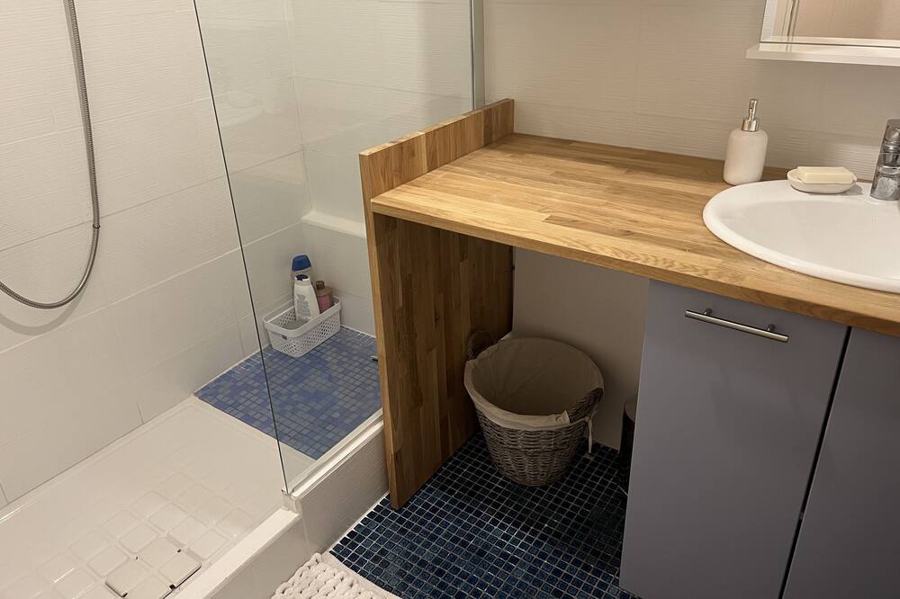Photo of Bathroom in Clemenceau