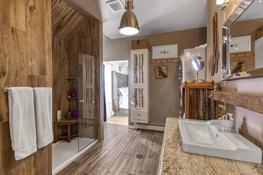Photo of Bathroom in Kagawong