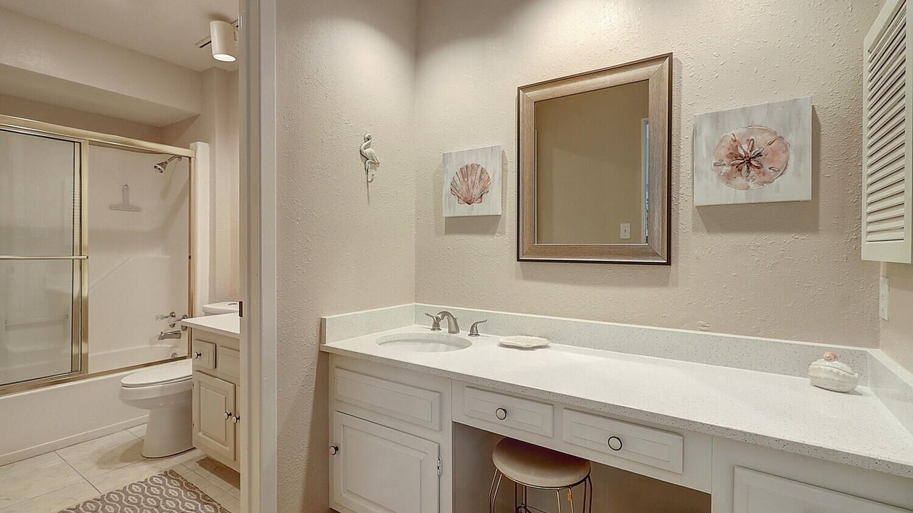 Photo of Bathroom in Harbor Oaks