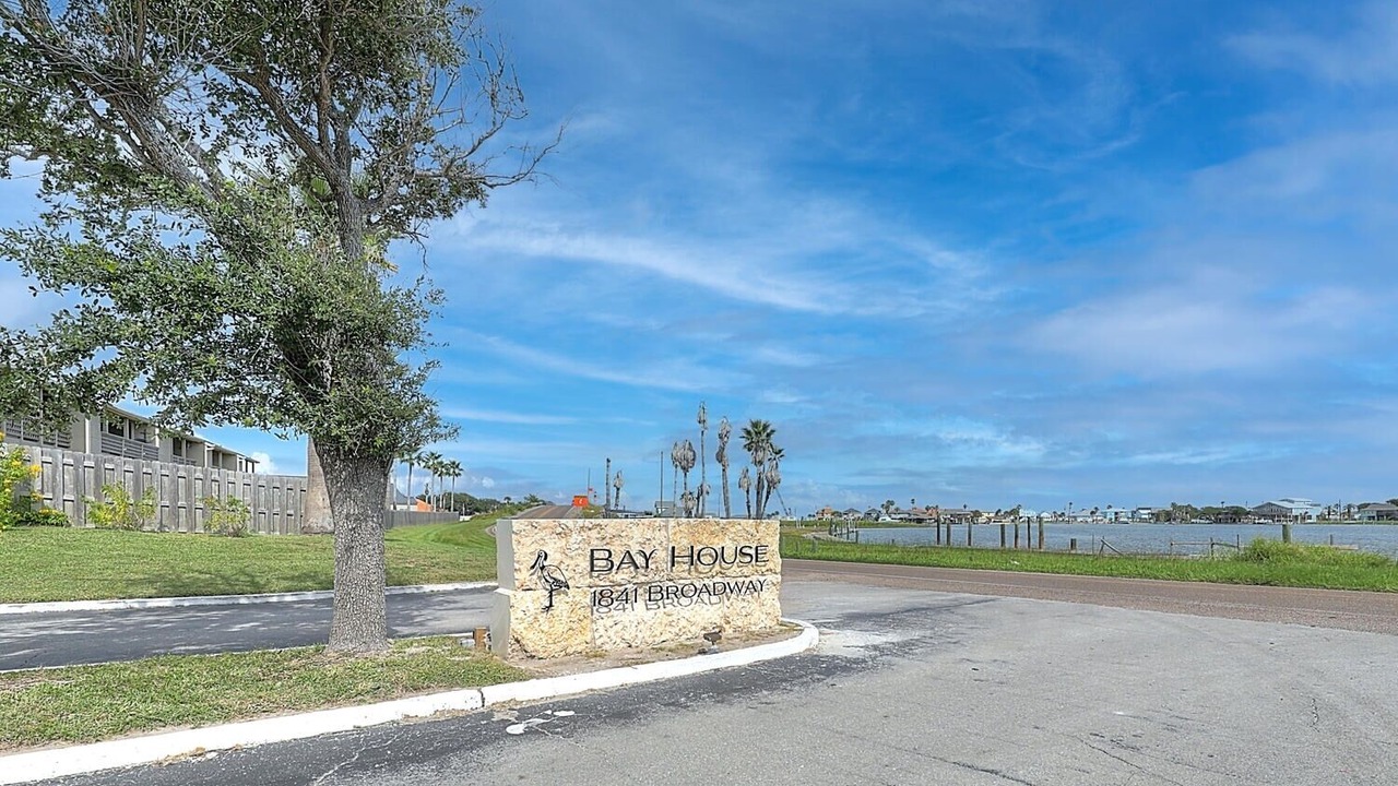 Photo of Others in Harbor Oaks