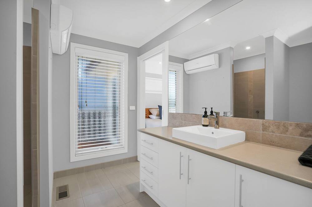 Photo of Others in Rosebud