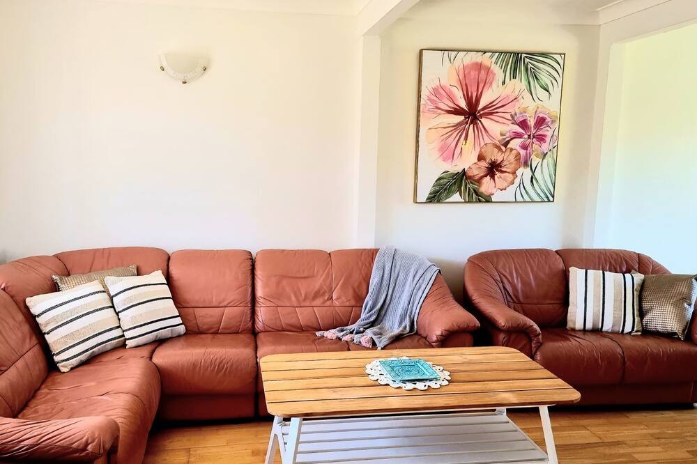 Photo of Livingroom in Batehaven