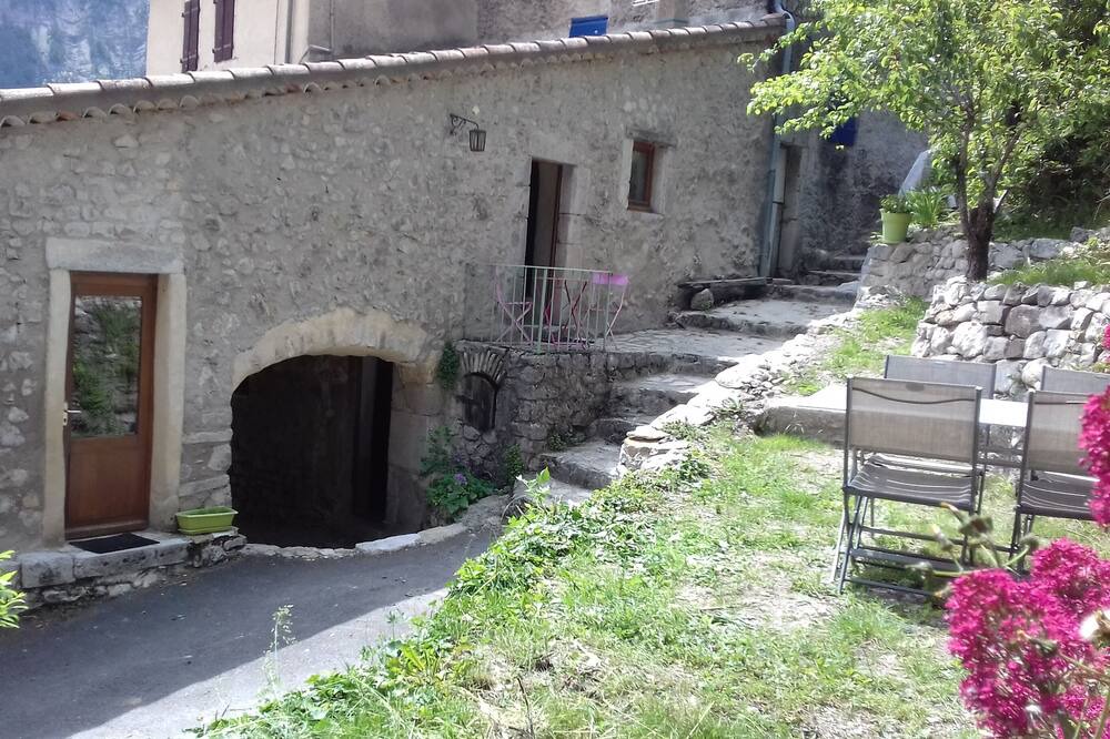 Photo of Outdoor in Ponet-et-Saint-Auban