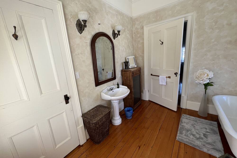 Photo of Bathroom in Saint-Zephirin-de-Courval