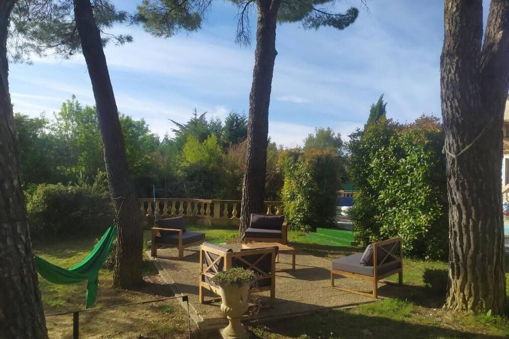 Photo of Outdoor in Saint-Julien-les-Rosiers