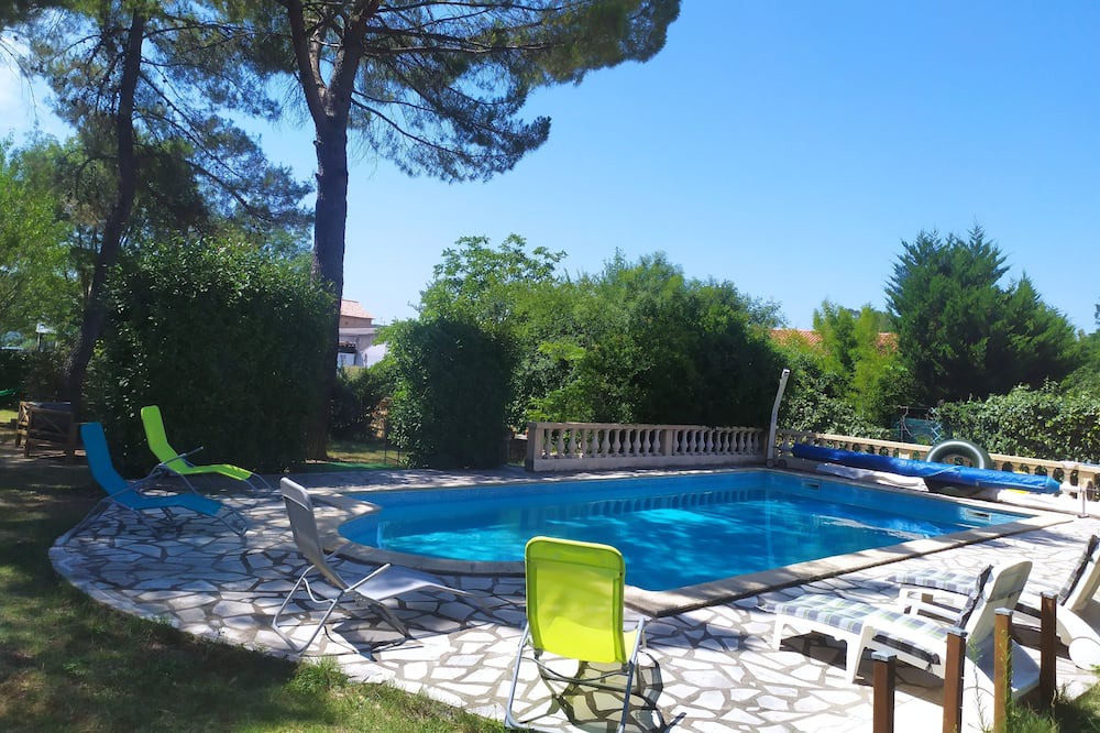 Photo of Outdoor in Saint-Julien-les-Rosiers