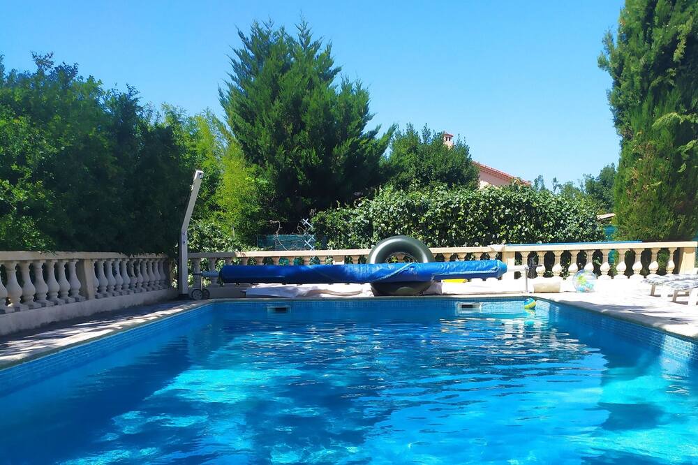 Photo of Outdoor in Saint-Julien-les-Rosiers