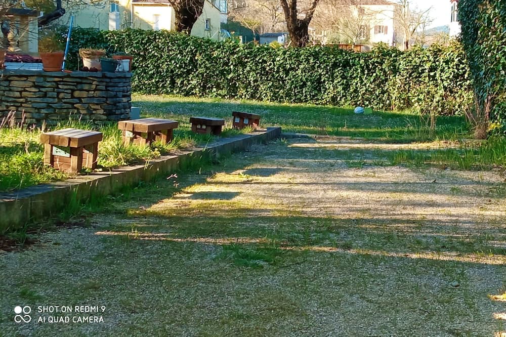Photo of Outdoor in Saint-Julien-les-Rosiers