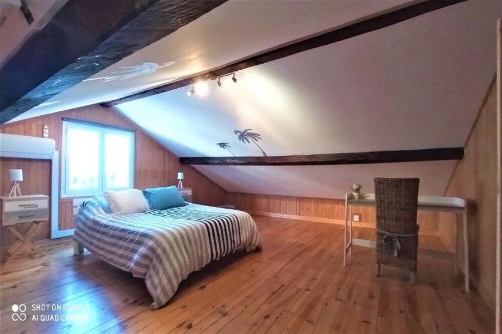 Photo of Bedroom in Saint-Julien-les-Rosiers