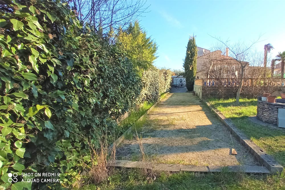 Photo of Outdoor in Saint-Julien-les-Rosiers