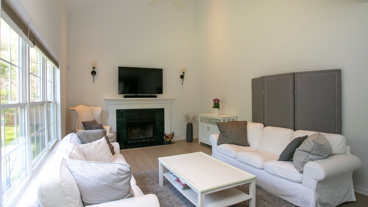 Photo of Livingroom in Westhampton