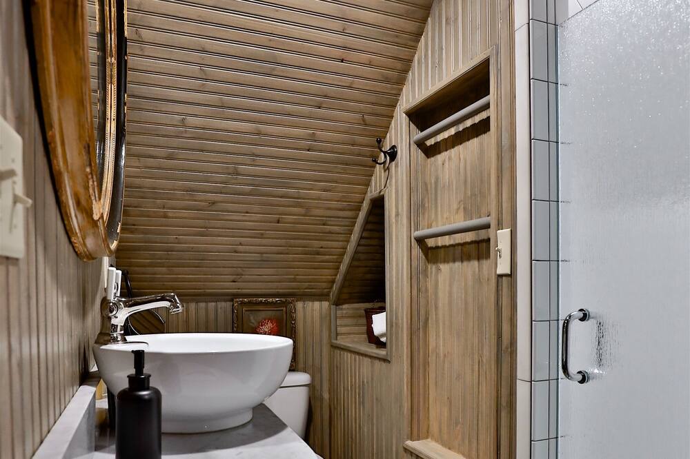 Photo of Bathroom in Sayles Blvd. Area