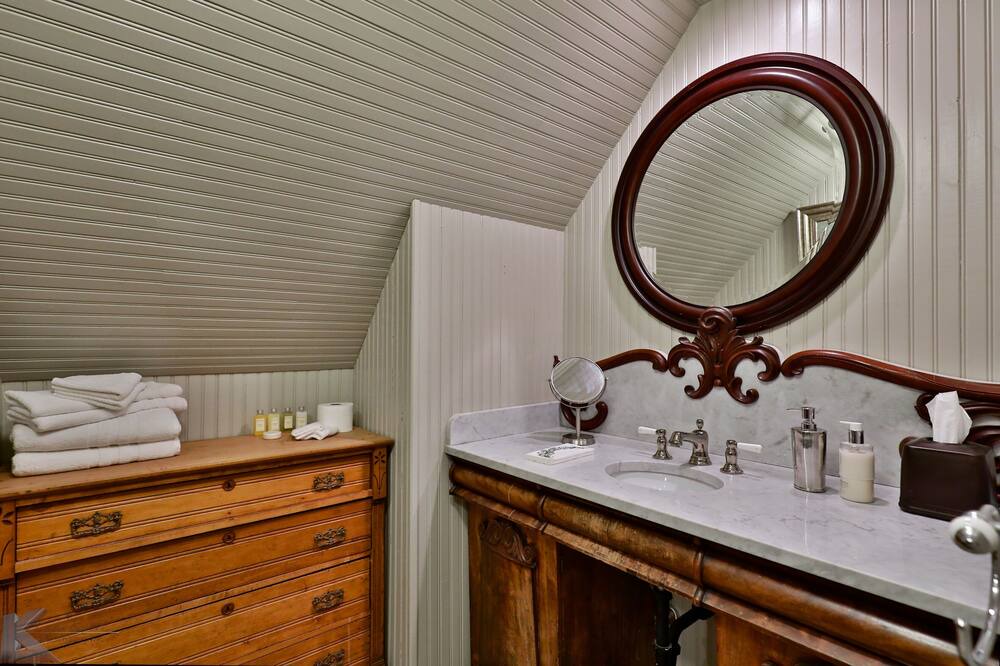 Photo of Bathroom in Sayles Blvd. Area