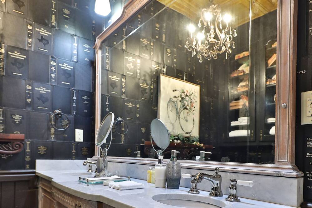 Photo of Bathroom in Sayles Blvd. Area