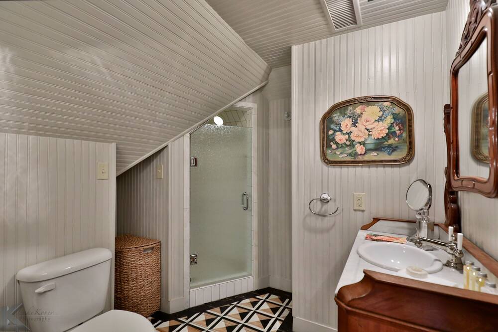 Photo of Bathroom in Sayles Blvd. Area