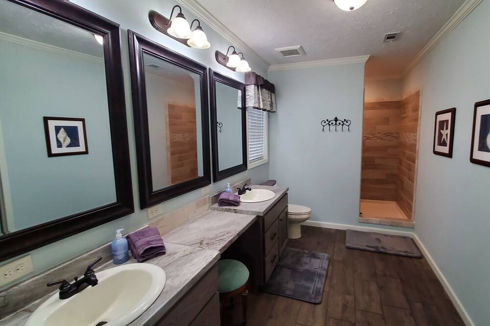 Photo of Bathroom in Farmersville