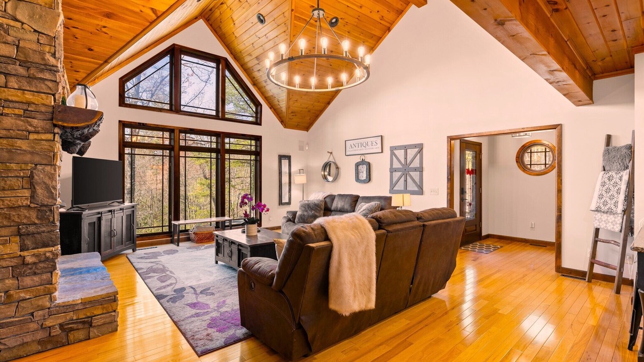 Photo of Livingroom in Foxfire Estates