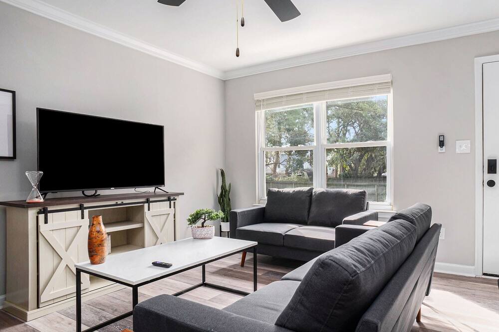 Photo of Livingroom in East Ocean View