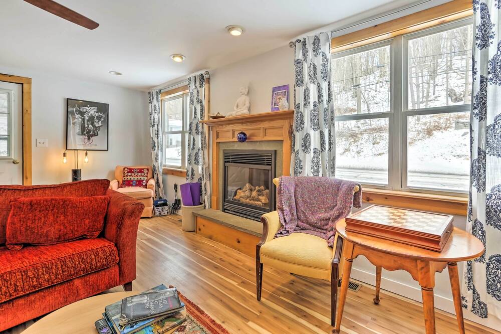 Photo of Livingroom in Hancock