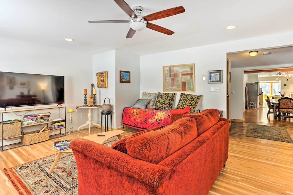 Photo of Livingroom in Hancock