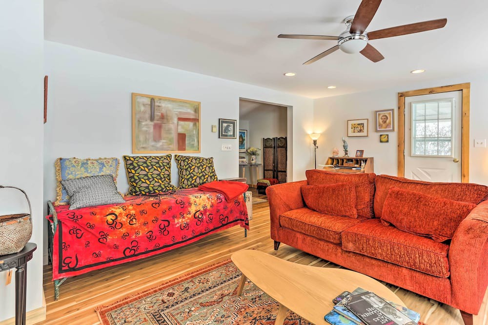 Photo of Livingroom in Hancock