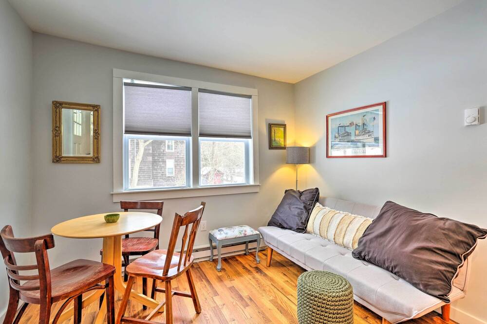 Photo of Livingroom in Hancock