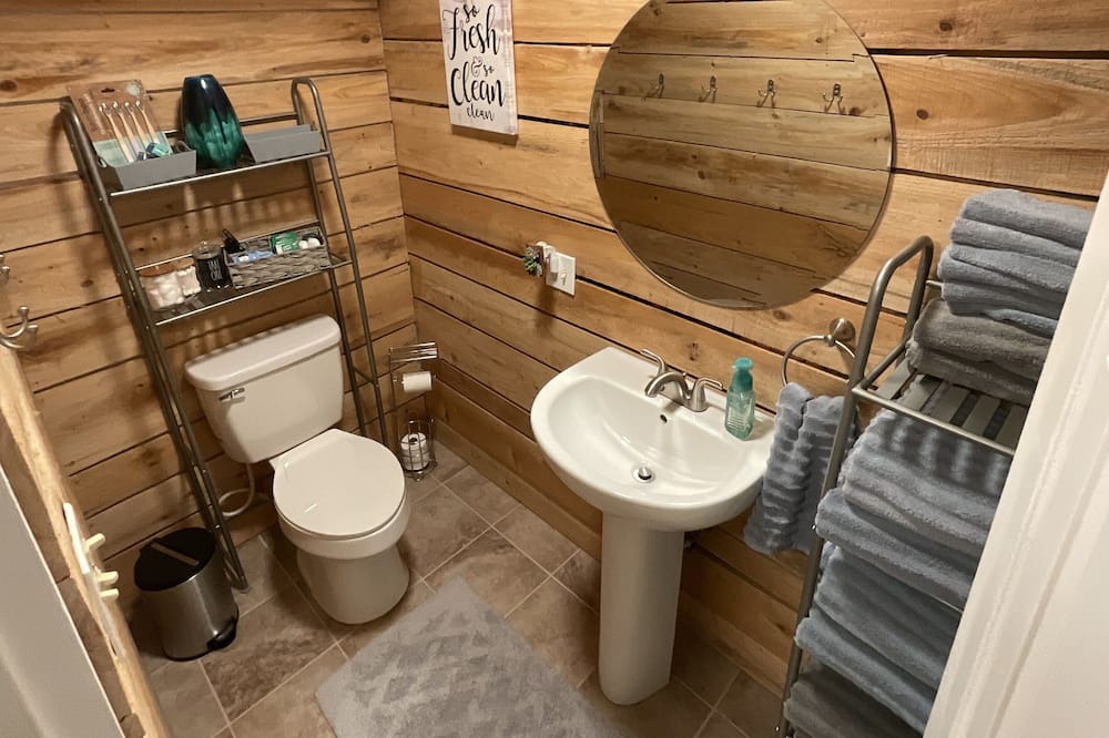 Photo of Bathroom in Almo