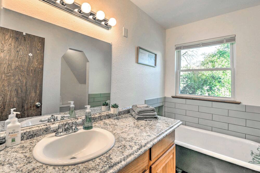 Photo of Bathroom in Brownwood