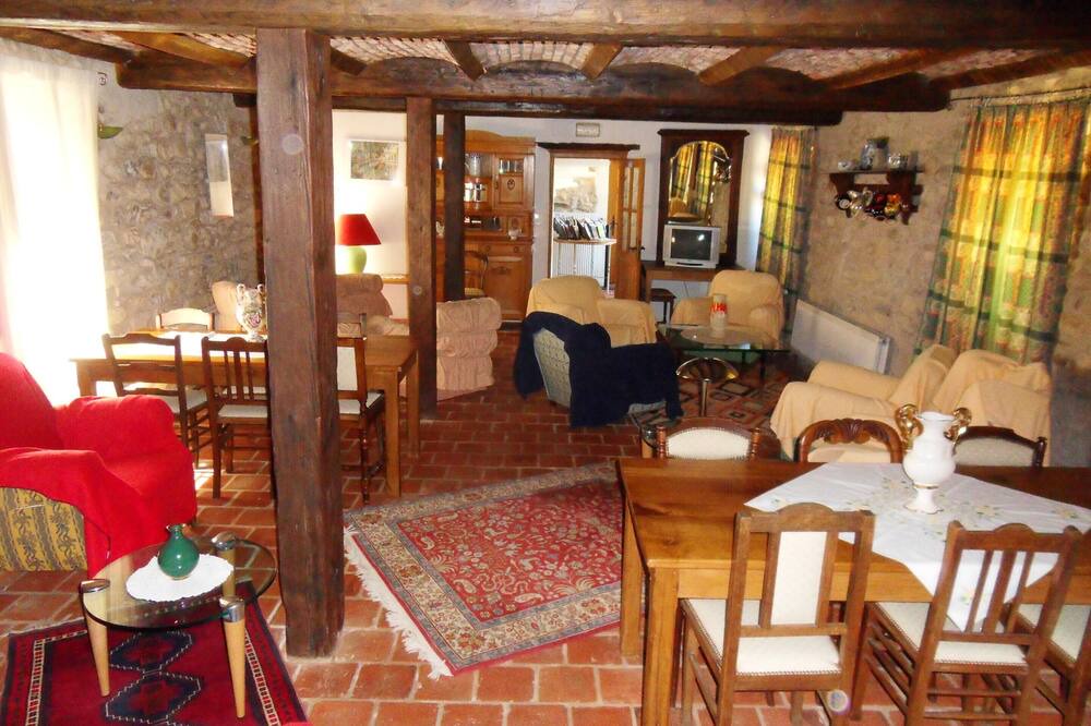 Photo of Livingroom in Saint-Alban-sous-Sampzon