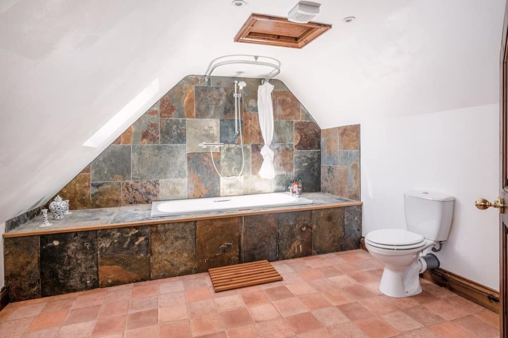 Photo of Bathroom in Shoscombe
