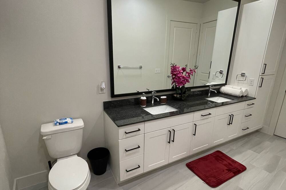 Photo of Bathroom in Brentwood