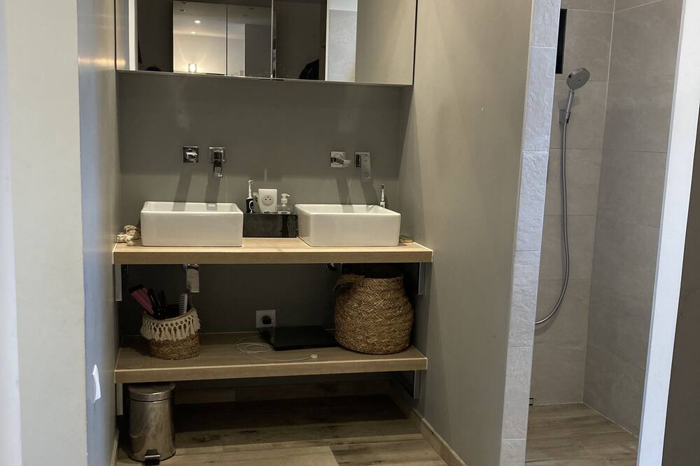 Photo of Bathroom in Lansargues