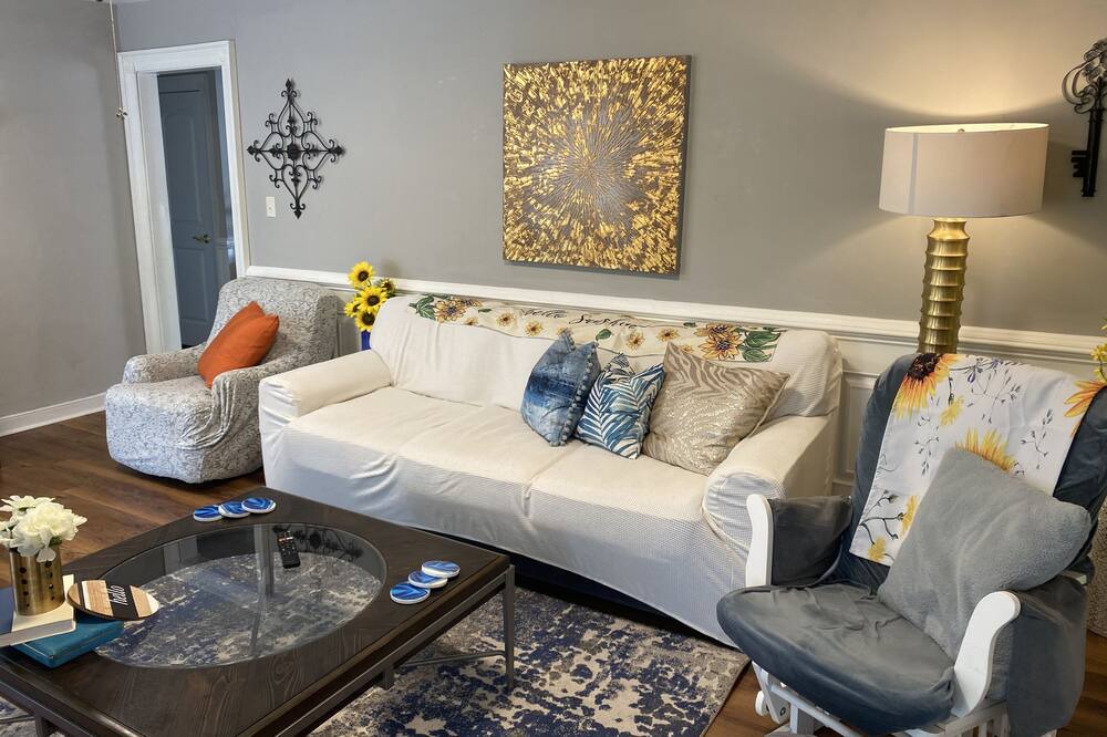 Photo of Livingroom in Raintree