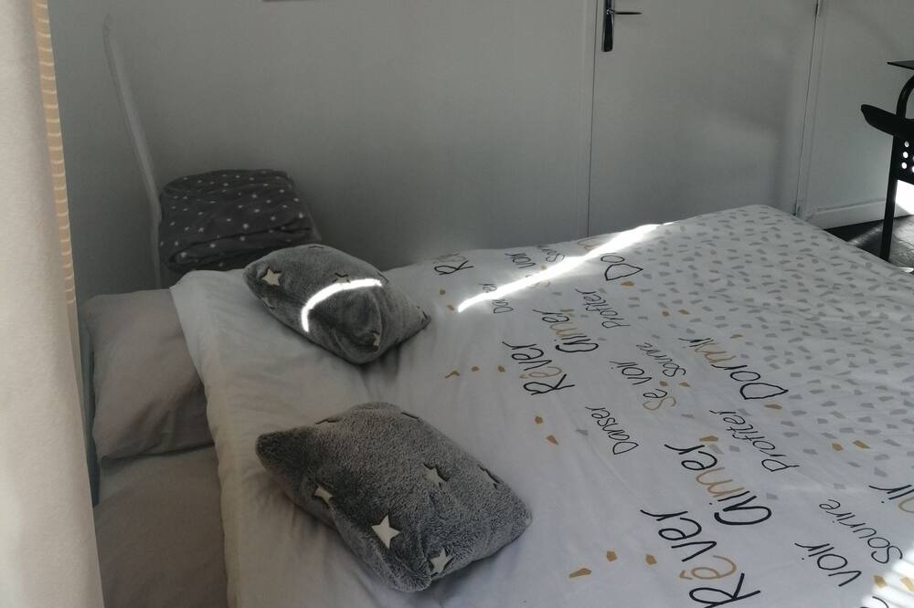 Photo of Bedroom in Camaret-sur-Aigues