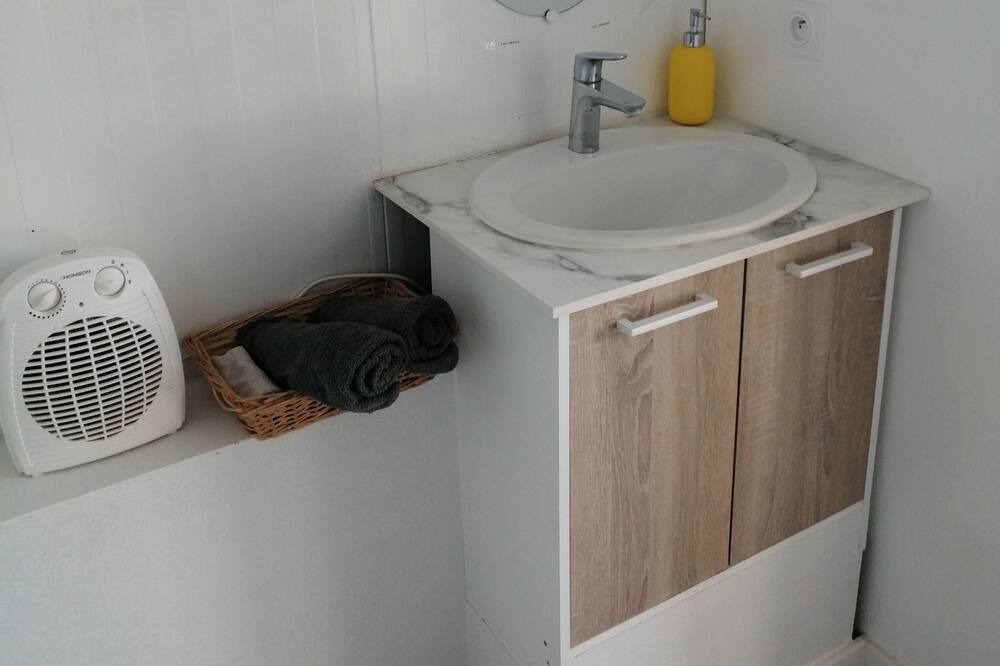 Photo of Bathroom in Camaret-sur-Aigues