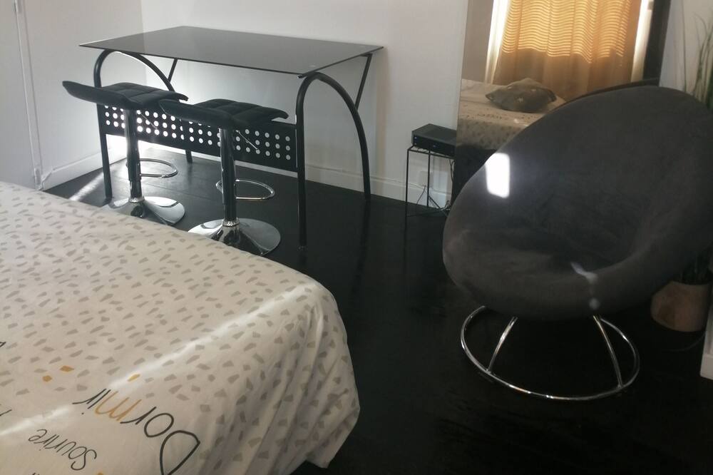 Photo of Bedroom in Camaret-sur-Aigues